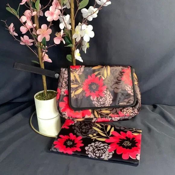 JJ Cole Clutch & Changing Pad Flower Pattern Wipe clean surface Wristlet bag - Picture 1 of 8